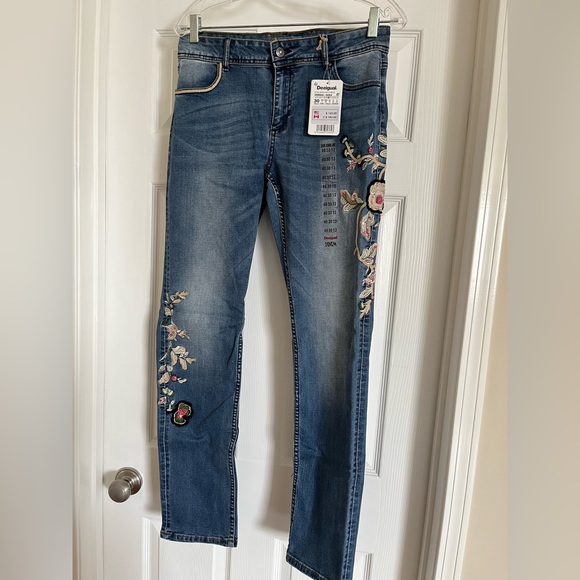 Desigual Jeans, Women size 30. NWT. - Picture 2 of 16